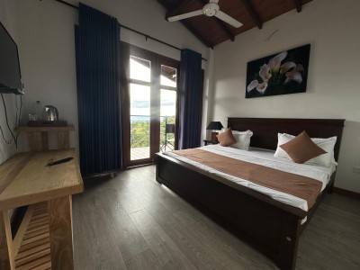 Exclusive 4-Bedroom Estate with Scenic Views and Private Riverfront🌳🏡-2