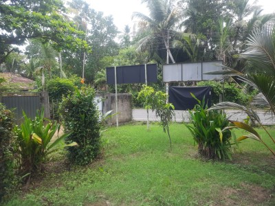 Land with old house for sale in Tangalle