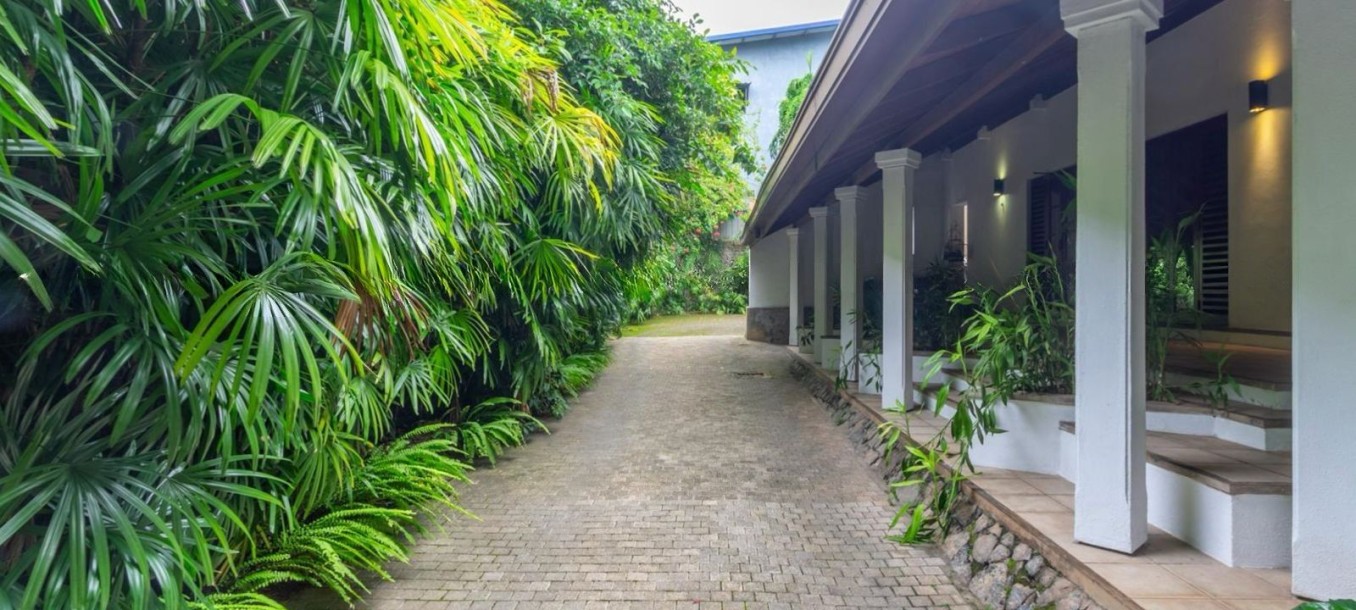 Grand estate 4 Bedroom House for Sale in Thalawathugoda | LKR 550 Million 🏡-13