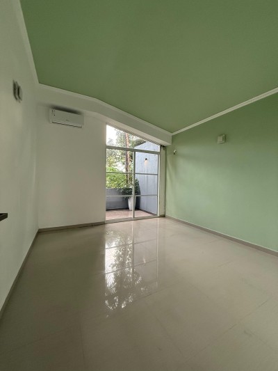 🏡 Spacious 6-Bedroom Home with Pool in Kohuwala-10