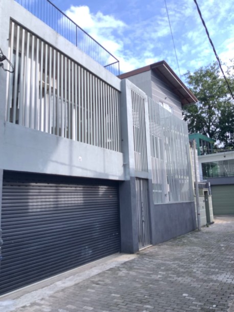 🏠 Modern 3-Storey Architectural Home for Sale – Borelasgamuwa-7