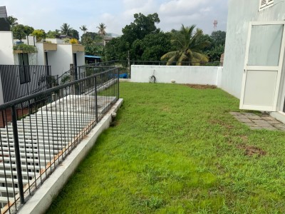 🏠 Modern 3-Storey Architectural Home for Sale – Borelasgamuwa-13