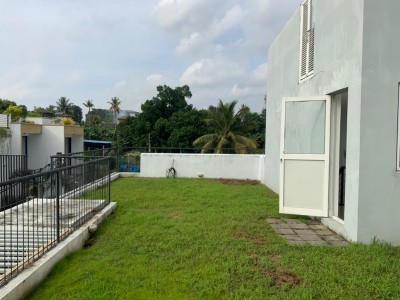 🏠 Modern 3-Storey Architectural Home for Sale – Borelasgamuwa-9