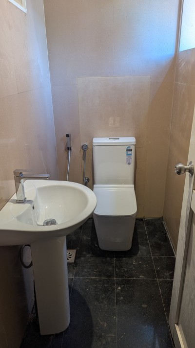 Prime Commercial Property for rent in Colombo 04-5