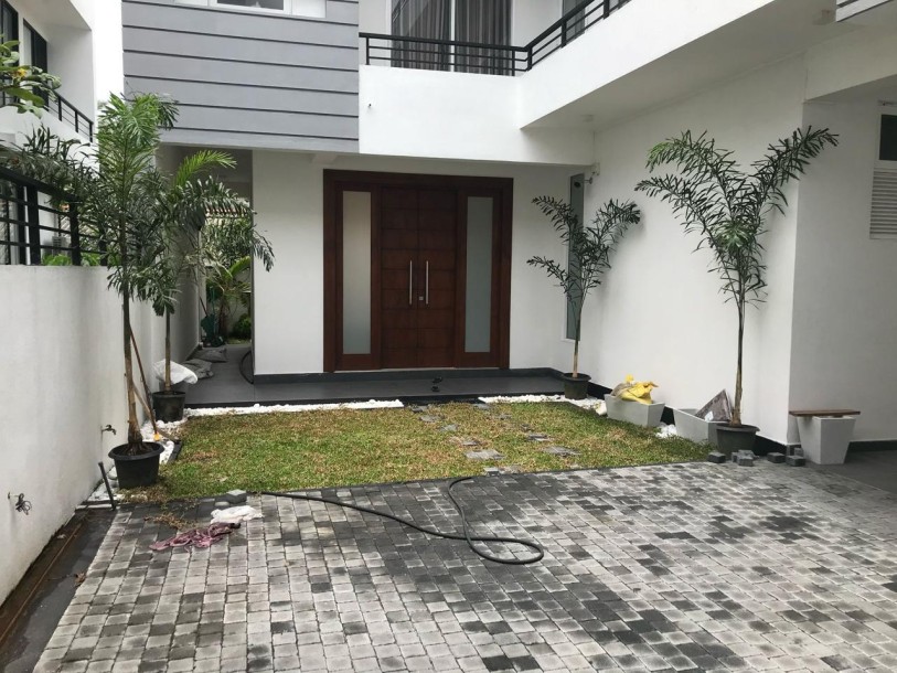 Modern House for Rent and Sale in Battharamulla-11