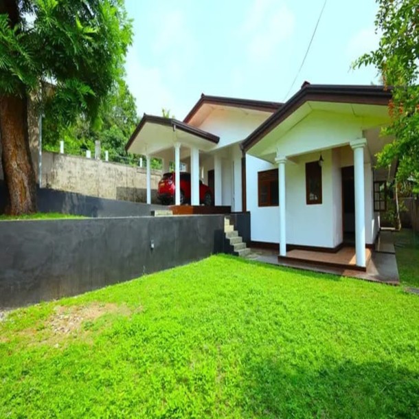 House for Sale in Athurugiriya-1