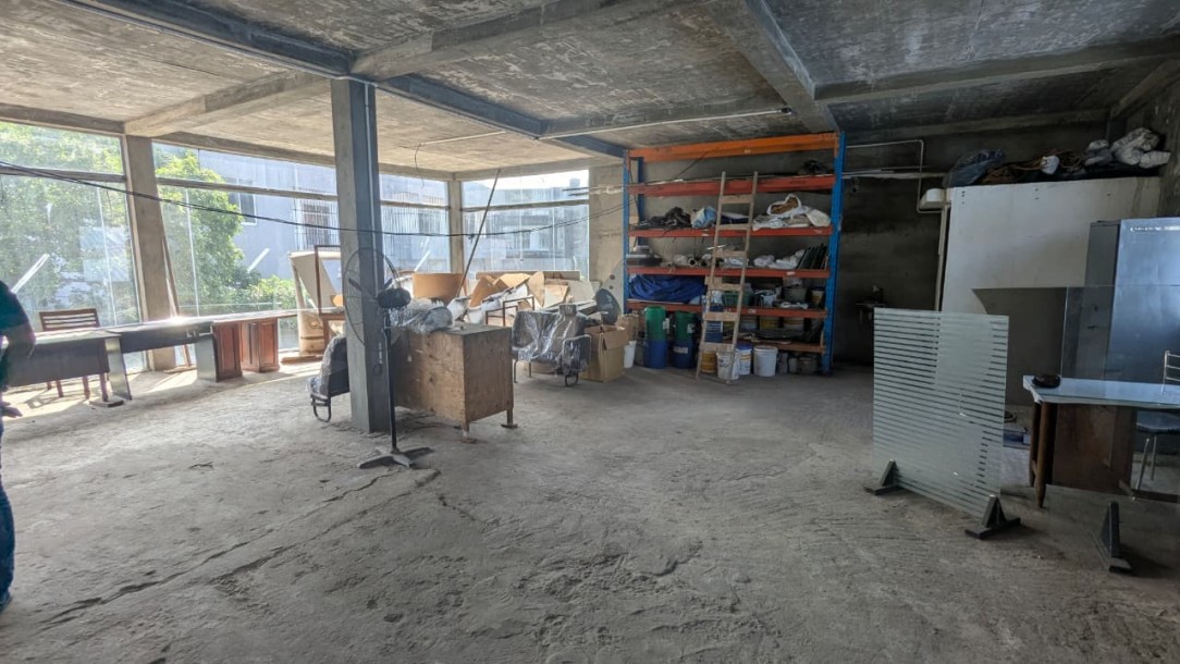 Commercial Property for Sale in Col 14-6