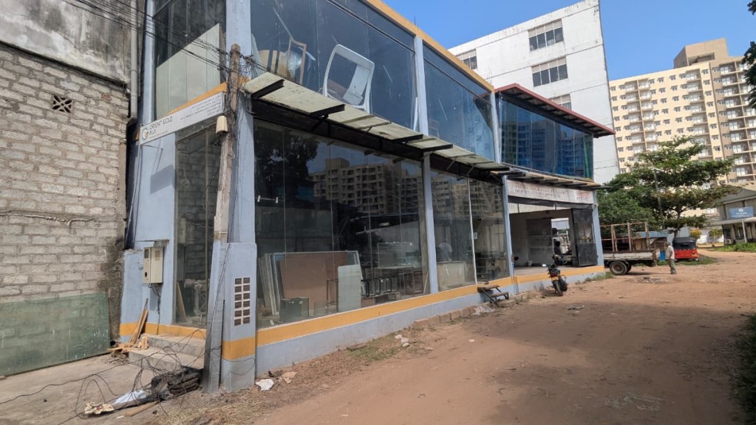 Commercial Property for Sale in Col 14-4