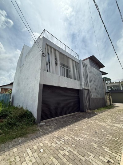 Modern 5 bedroom House for Sale – Werahara