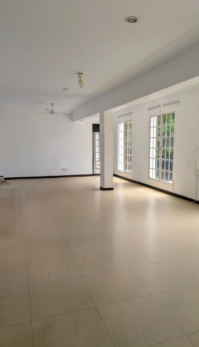 A Grade Building for  Rent  in Colombo 03