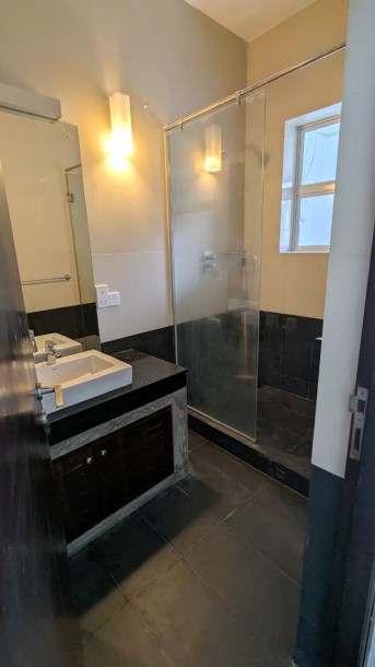 A Grade Building for  Rent  in Colombo 03-4