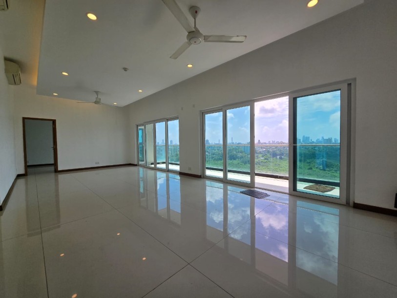 🏙️ Spacious 5-Bedroom Apartment for Sale in Rajagiriya | LKR 210 Million (Negotiable)-3