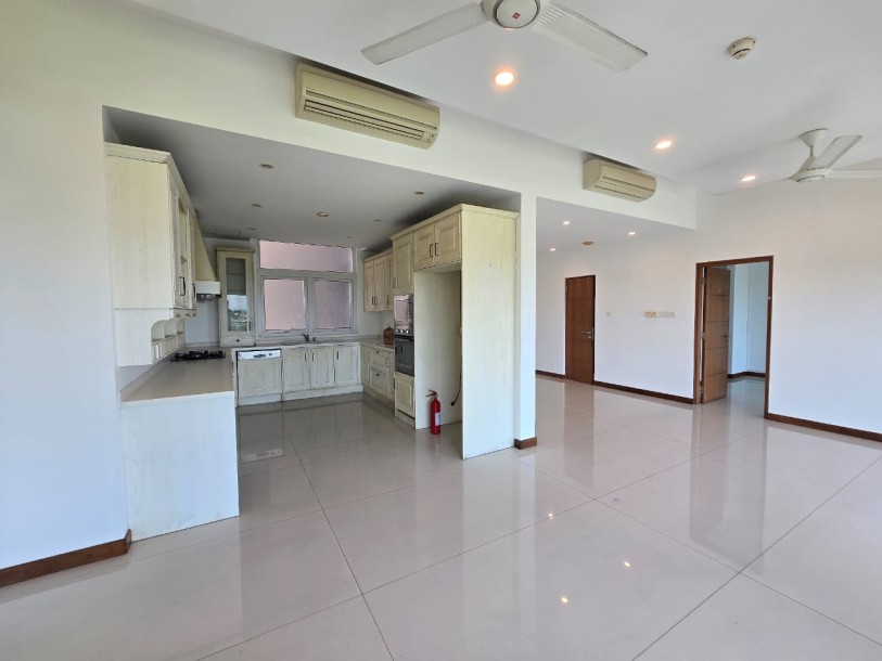 🏙️ Spacious 5-Bedroom Apartment for Sale in Rajagiriya | LKR 210 Million (Negotiable)-11
