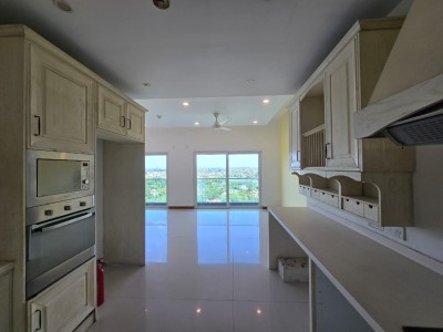 🏙️ Spacious 5-Bedroom Apartment for Sale in Rajagiriya | LKR 210 Million (Negotiable)-9