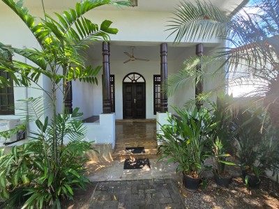 Spacious 6-Bedroom House for Sale in Nugegoda | LKR 110 Million (Negotiable)