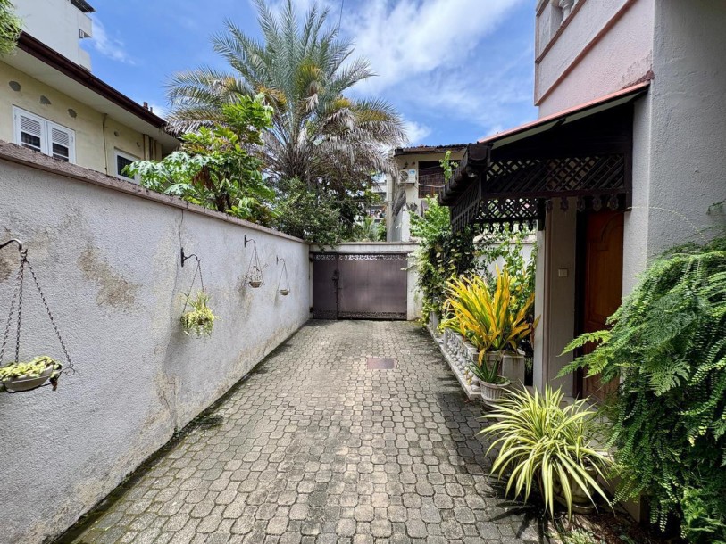 MODERN LUXURY HOUSE Off Layards Road Colombo 04-12