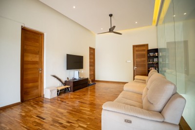 Prestigious 4 Bedroom House in Colombo 06 with bare land | LKR 335 Million-5