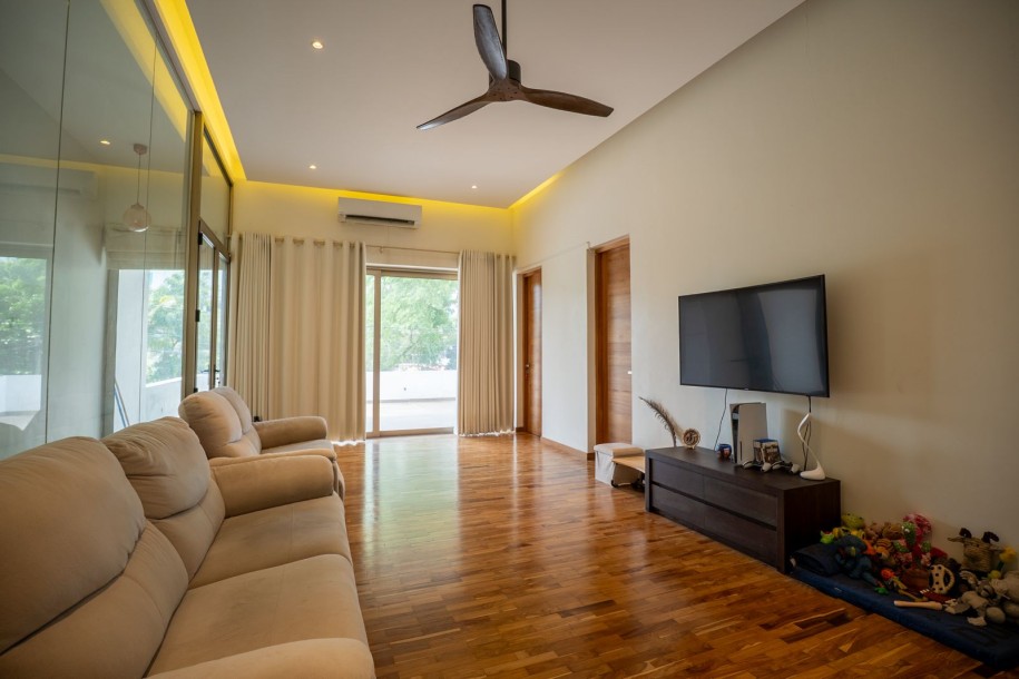 Prestigious 4 Bedroom House in Colombo 06 with bare land | LKR 335 Million-4