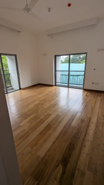 Modern Residential floor for Rent @ Cambridge Col 07-4