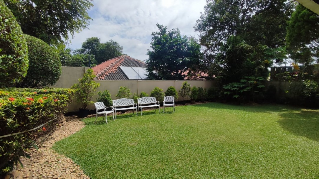 House with large garden for Rent at Colombo 6, pamankada-5