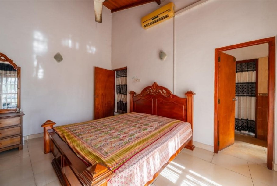 03 Storied Modern House With 06 Bedroom For Immediate Sale In Kohuwala (150M & Price Highly Negotiable)-7