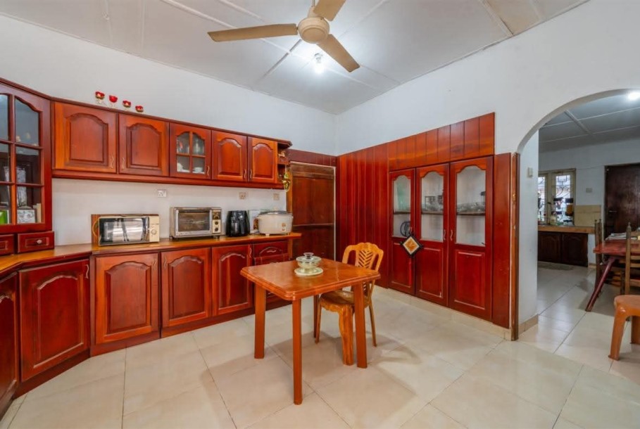 03 Storied Modern House With 06 Bedroom For Immediate Sale In Kohuwala (150M & Price Highly Negotiable)-6