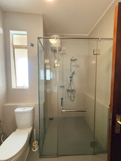 Queens Court apartment for rent in Colombo 3-8