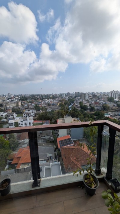 A Neatly furnished apartment in Park Heights, Colombo 05 for Rent