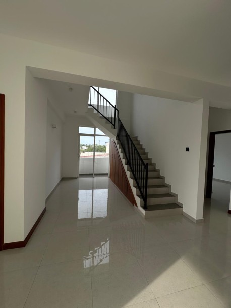 4 Bedroom Apartment for Sale in Royal Court, Colombo 05-10