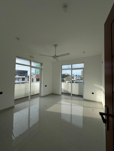 4 Bedroom Apartment for Sale in Royal Court, Colombo 05-3