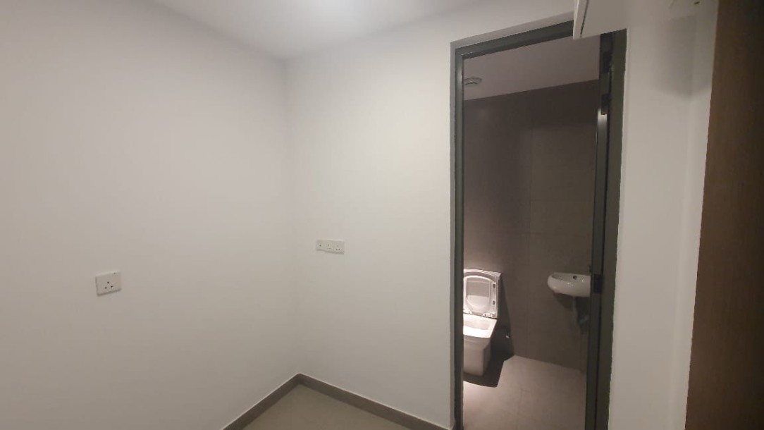 3 Bedroom Apartment for Sale in 121 Prive Residence, Jawatte Road | Price: 110 million LKR ( Negotiable )-5