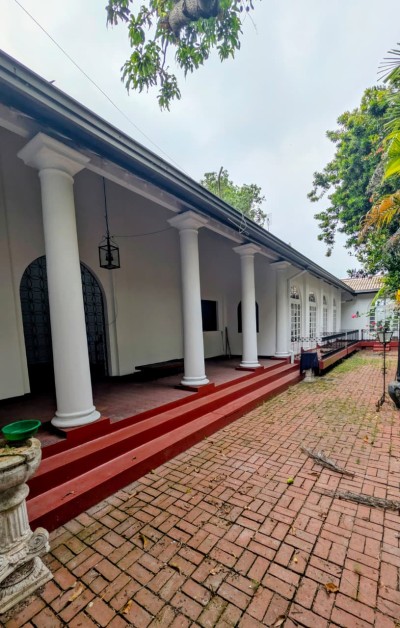 Finest Colonial property for Sale in Colombo 08