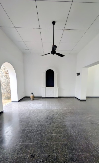 Finest Colonial property for Sale in Colombo 08-5