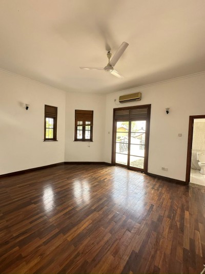 4 Bedroom 3 Storey House for Sale in Battaramulla | Price: 100 million (Negotiable)-3