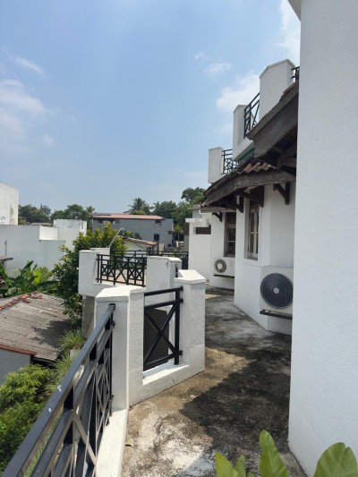 4 Bedroom 3 Storey House for Sale in Battaramulla | Price: 100 million (Negotiable)