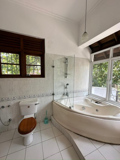 4 Bedroom 3 Storey House for Sale in Battaramulla | Price: 100 million (Negotiable)-9