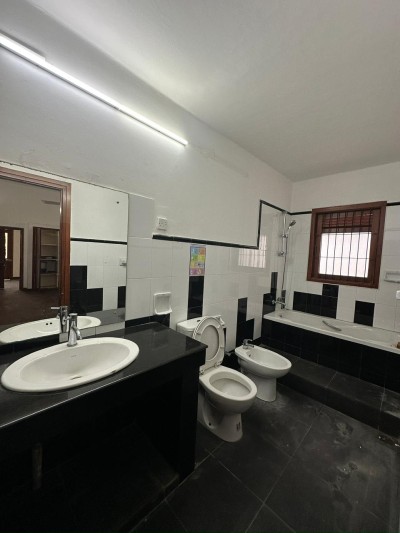 Colonial Type Commercial House for  Rent in Colombo 4 | Price: LKR 1.25 Million-6