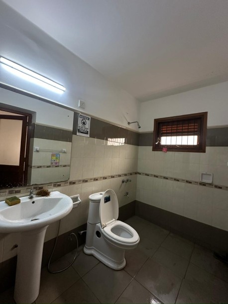 Colonial Type Commercial House for  Rent in Colombo 4 | Price: LKR 1.25 Million-7