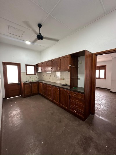 Colonial Type Commercial House for  Rent in Colombo 4 | Price: LKR 1.25 Million-2