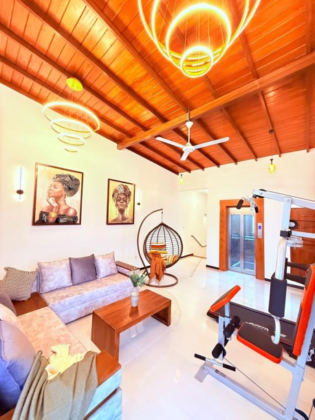 🌍 Exclusive Luxury Residence for Sale – Palawaththa, Baththaramulla, Sri Lanka-2