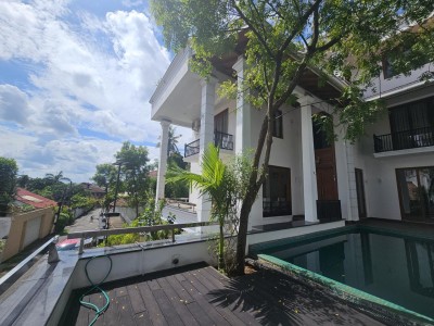 Pelawatte luxury house for Rent