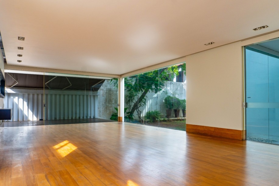 Road Facing Commercial Property For Rent in Colombo 7-1