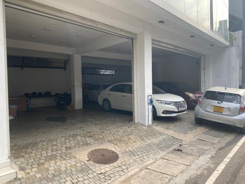 Commercial Building for Rent in Col 8-2
