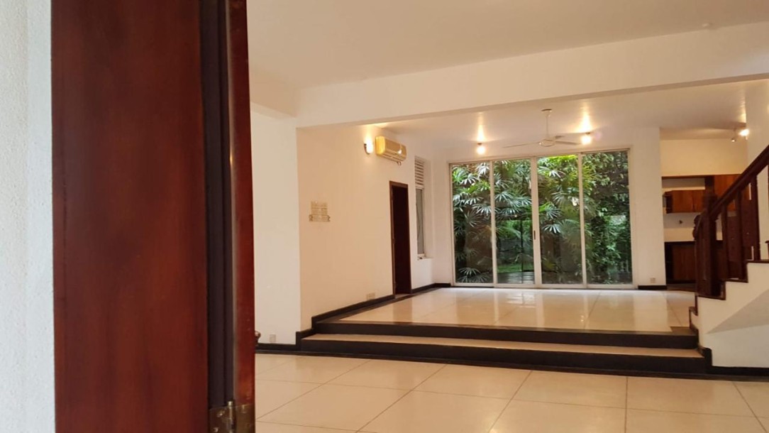 5BR House for Rent in Battaramulla | Rent: LKR 400,000-2