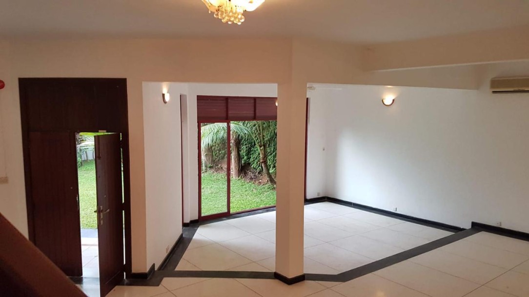 5BR House for Rent in Battaramulla | Rent: LKR 400,000-4