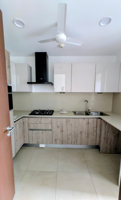 2BR Apartment for Sale in Luna Tower, Union Place, Colombo 02 | Price: LKR 90,000,000 (Negotiable)-4