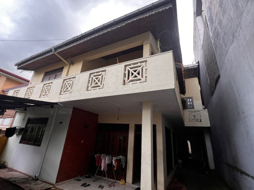5BR House for Sale in Pitakotte | LKR 35 Million-1