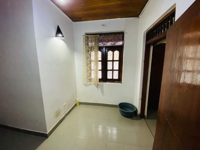 5BR House for Sale in Pitakotte | LKR 35 Million-4