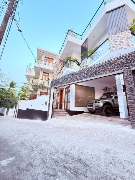 Luxury Residence for Sale in Palawaththa, Battaramulla | LKR 310 million-1