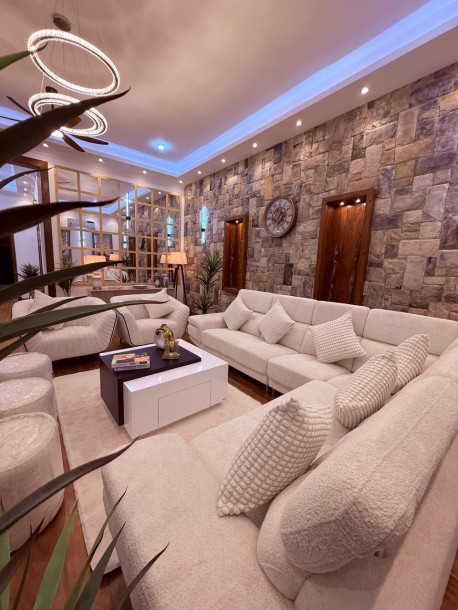 Luxury Residence for Sale in Palawaththa, Battaramulla | LKR 310 million-9